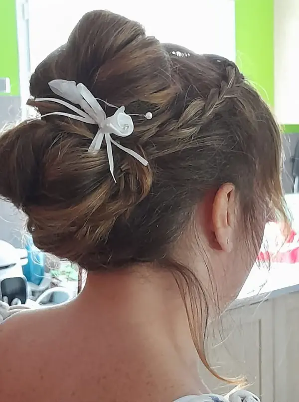 prestations_coiffure_marie_D_coiffeuse_domicile (29) chignon pour une invitée de mariage